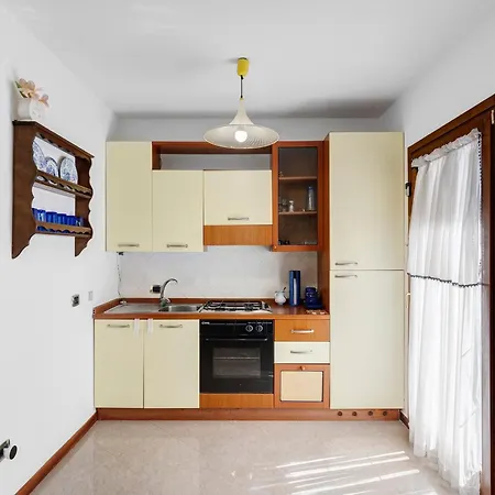 - Ermosa Pozzuoli
