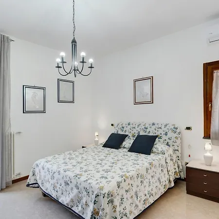 - Ermosa Apartment